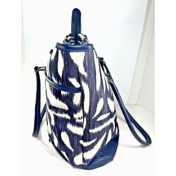 Calvin Klein Blue and White Geometric Print Lightweight Zip Synthetic XL Tote - Picture 8 of 16